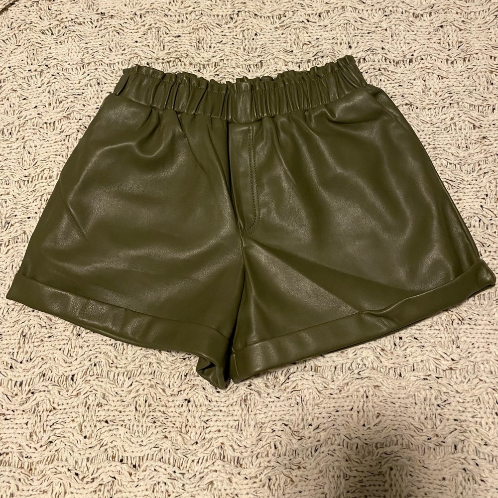 Green leather shorts with pockets